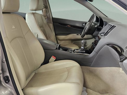 Used 2013 INFINITI G37 Journey w/ Premium Pkg image 16
