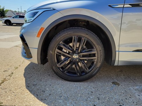 Used 2022 Volkswagen Tiguan SE R-Line image 17