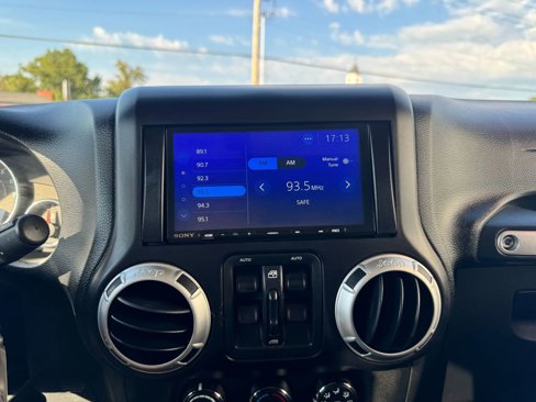 Used 2012 Jeep Wrangler Unlimited Sahara w/ Connectivity Group image 15