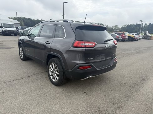 Used 2017 Jeep Cherokee Limited image 8