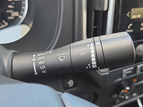 Used 2025 Nissan Frontier SV image 28