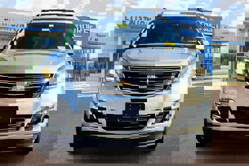Used 2017 Chevrolet Traverse LT w/ Style and Technology Package image 3