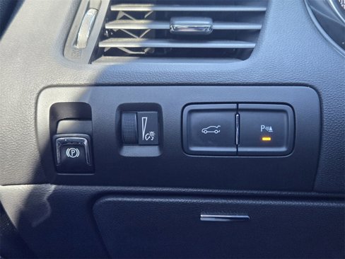 Used 2015 Chevrolet Impala LT w/ Convenience Package image 16