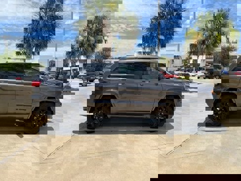 Used 2021 Jeep Grand Cherokee Laredo X image 5