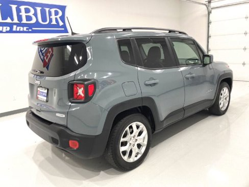 Used 2018 Jeep Renegade Latitude image 16