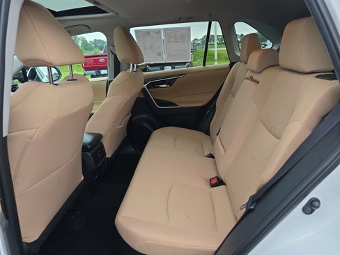 Used 2021 Toyota RAV4 XLE image 21