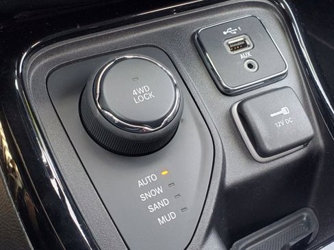 Used 2020 Jeep Compass Limited image 25