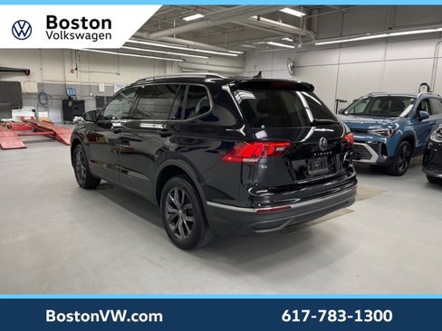 Certified 2022 Volkswagen Tiguan SE image 2