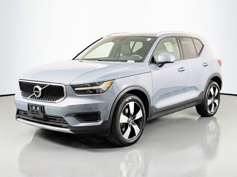 Used 2020 Volvo XC40 T5 Momentum image 3