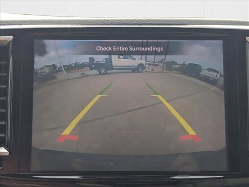 Used 2021 Chrysler Pacifica Touring-L image 13