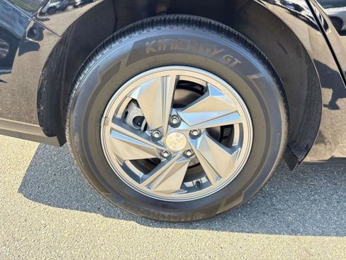Certified 2025 Hyundai Elantra SE image 30