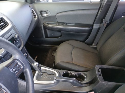 Used 2013 Dodge Avenger SE image 24