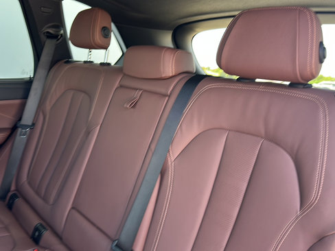 Used 2022 BMW X5 sDrive40i w/ Executive Package image 18