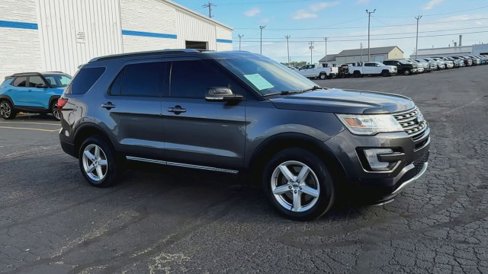 Used 2016 Ford Explorer XLT w/ Equipment Group 202A image 2
