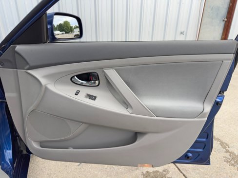 Used 2010 Toyota Camry image 35