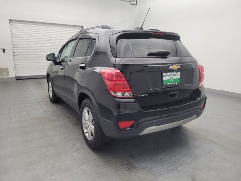 Used 2020 Chevrolet Trax LT w/ Sun & Sound Package image 5