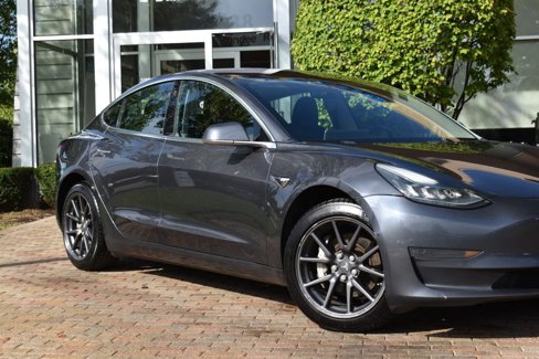 Used 2018 Tesla Model 3 Mid Range image 3