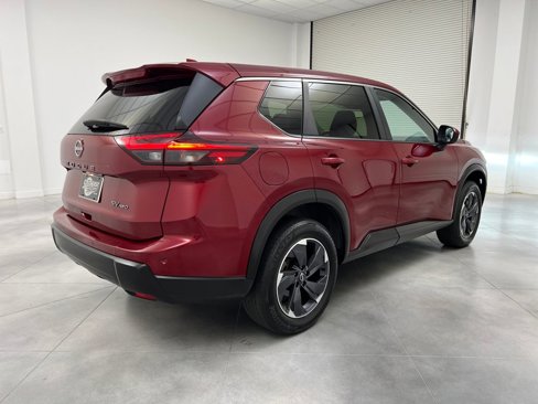 Used 2024 Nissan Rogue SV image 7