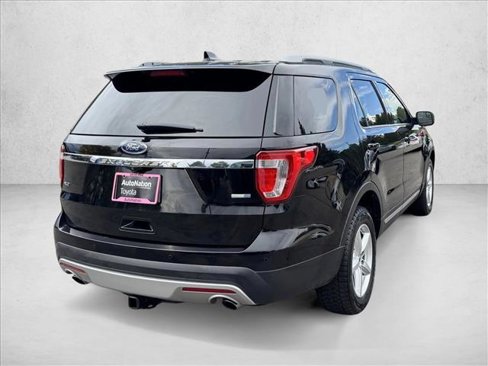 Used 2016 Ford Explorer XLT w/ Equipment Group 201A image 5