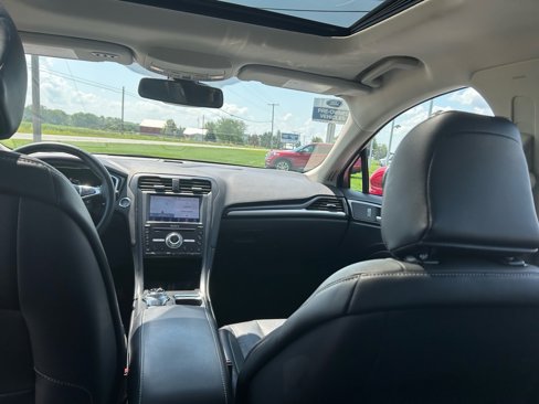 Used 2020 Ford Fusion Titanium image 11