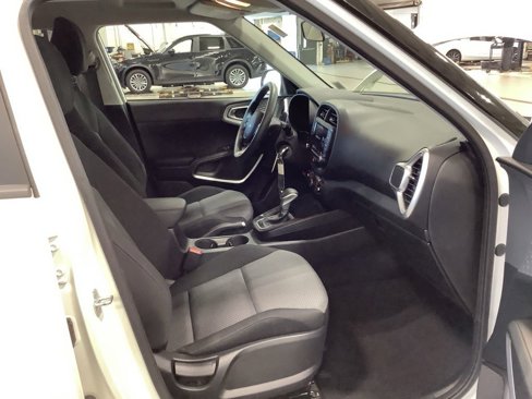 Used 2022 Kia Soul LX image 16