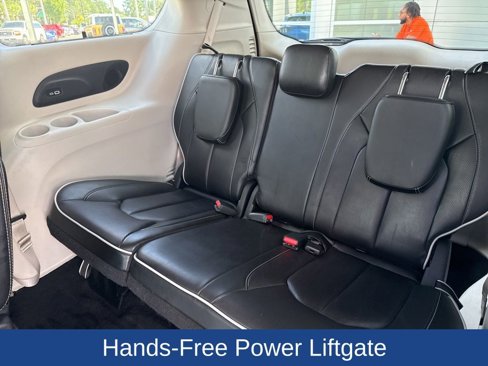 Used 2023 Chrysler Pacifica Limited image 16