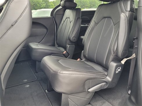 New 2025 Chrysler Voyager LX image 7