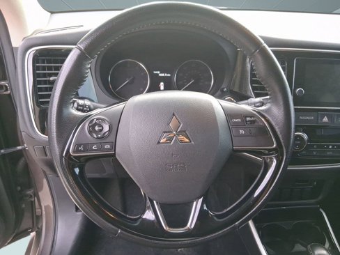 Used 2018 Mitsubishi Outlander SE image 12