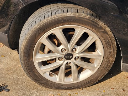 Used 2017 Kia Soul + image 10