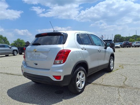 Used 2022 Chevrolet Trax LS w/ Tint and Cruise Package image 7