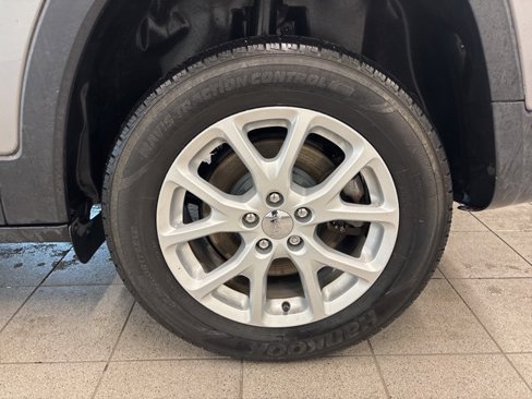 Used 2016 Jeep Cherokee Latitude w/ Safety/Convenience Group image 9