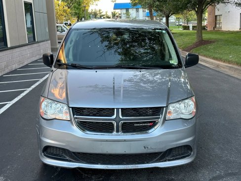 Used 2018 Dodge Grand Caravan SE image 2