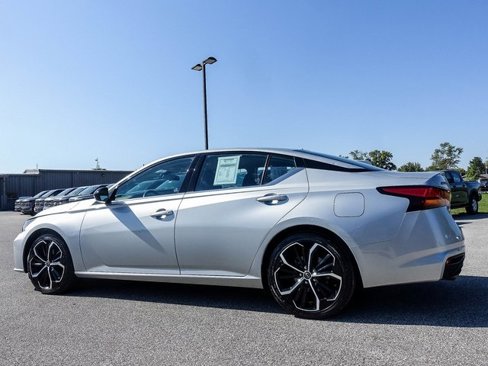 Used 2023 Nissan Altima 2.5 SR image 13