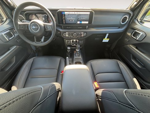 New 2025 Jeep Gladiator Sport image 10