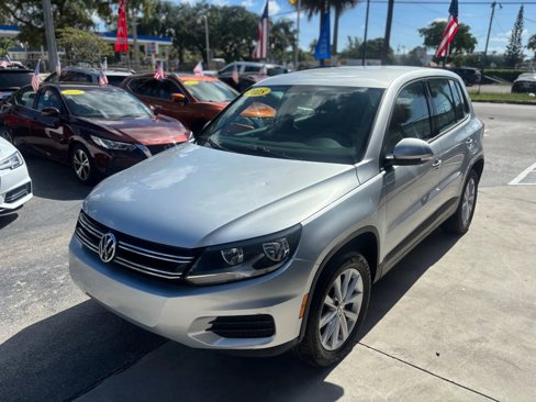 Used 2018 Volkswagen Tiguan Limited w/ Alloy Wheels Package image 7