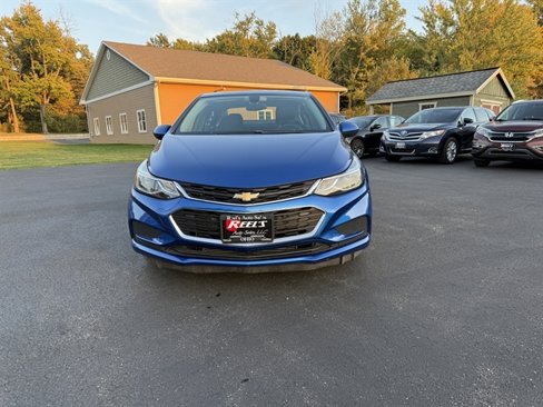 Used 2016 Chevrolet Cruze LT w/ Convenience Package image 2