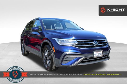 Used 2024 Volkswagen Tiguan SE w/ Panoramic Sunroof Package image 1