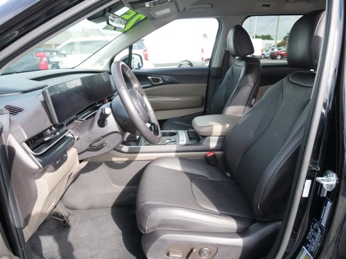 Used 2025 Kia Carnival image 15