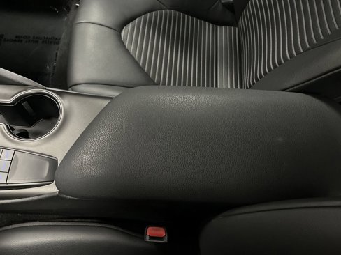 Used 2023 Toyota Camry SE image 18