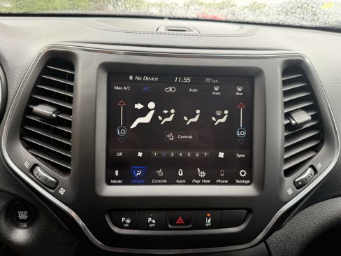 Used 2023 Jeep Cherokee Altitude Lux image 21