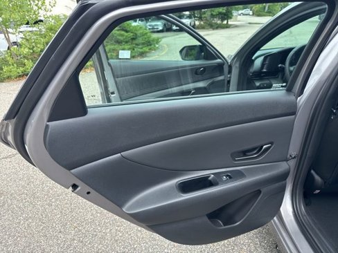 Certified 2025 Hyundai Elantra Sport image 32
