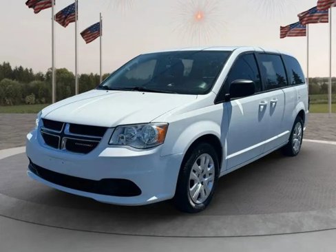 Used 2018 Dodge Grand Caravan SE w/ UConnect Hands-Free Group image 16