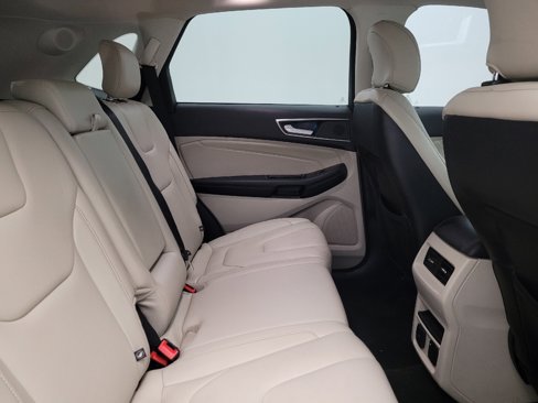 Used 2019 Ford Edge Titanium image 19