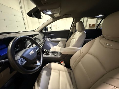 Used 2020 Cadillac XT4 Premium Luxury w/ Cold Weather Package image 13