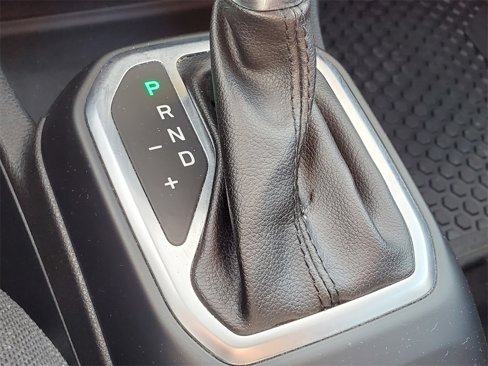 Used 2018 Jeep Renegade Latitude w/ Cold Weather Group image 25