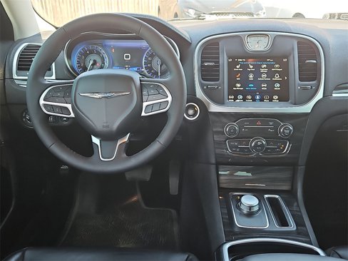 Used 2022 Chrysler 300 Touring L image 17