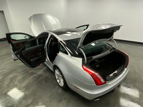 Used 2017 Jaguar XJ R-Sport image 50