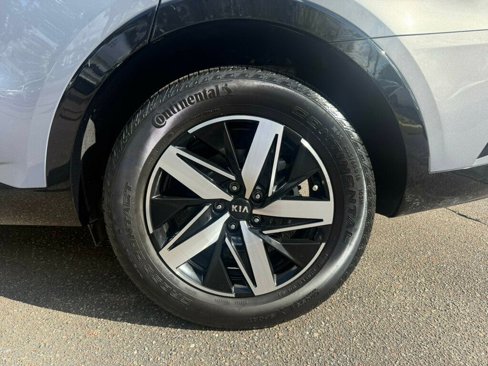 Used 2021 Kia Sorento S image 9