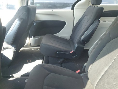 Used 2020 Chrysler Pacifica Touring image 6
