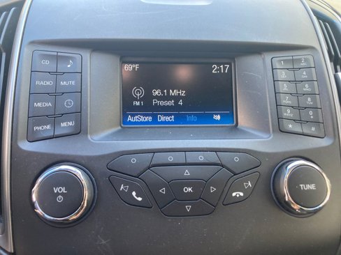 Used 2016 Ford Edge SE image 25